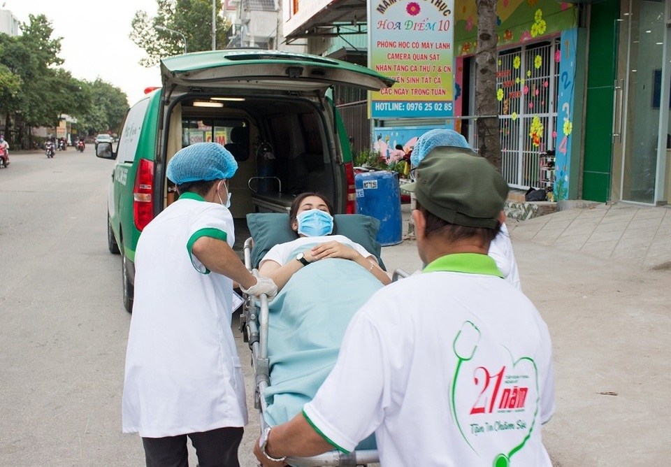 Vỡ thai ngoài tử cung, bệnh nhân nguy kịch tính mạng - 1