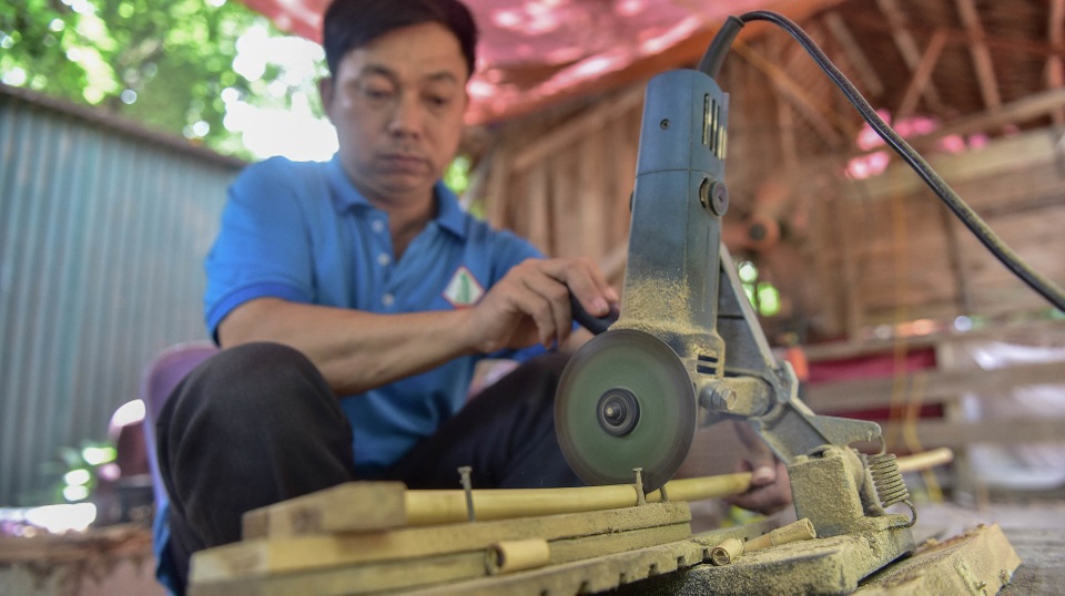 Mục sở thị quy trình làm ống hút tre xuất khẩu mang về tiền tỷ mỗi tháng của 8X Việt - 4 Mục sở thị quy trình làm ống hút tre xuất khẩu mang về tiền tỷ mỗi tháng của 8X Việt - 4