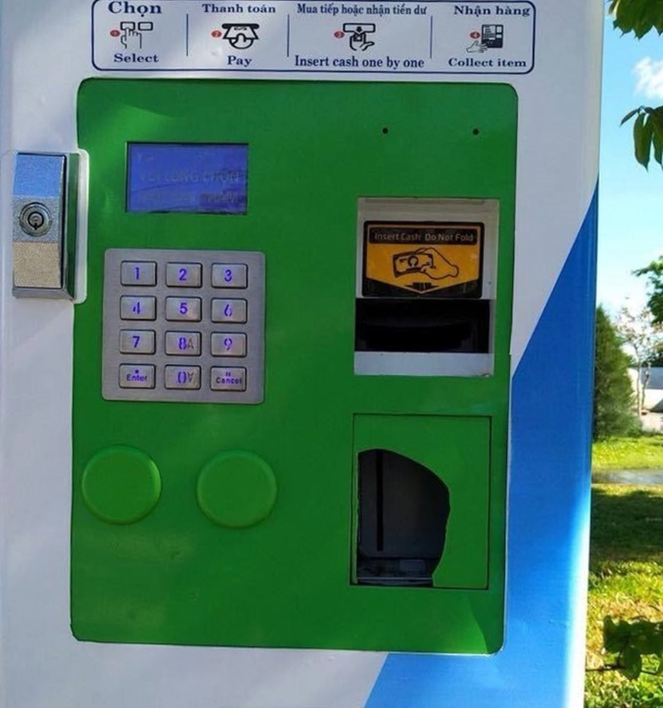 Phú Yên: Hàng loạt máy bán hàng tự động mới vận hành đã bị phá hoại tan tành! - 3