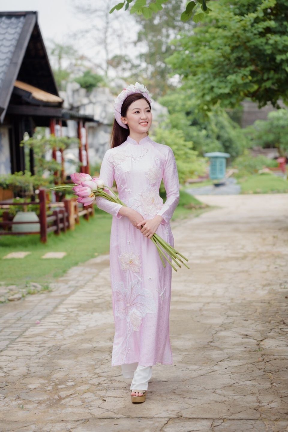 Á hậu Phương Nga phản ứng ra sao khi chạm mặt “người tình màn ảnh” của Bình An? - 10 Á hậu Phương Nga phản ứng ra sao khi chạm mặt “người tình màn ảnh” của Bình An? - 10