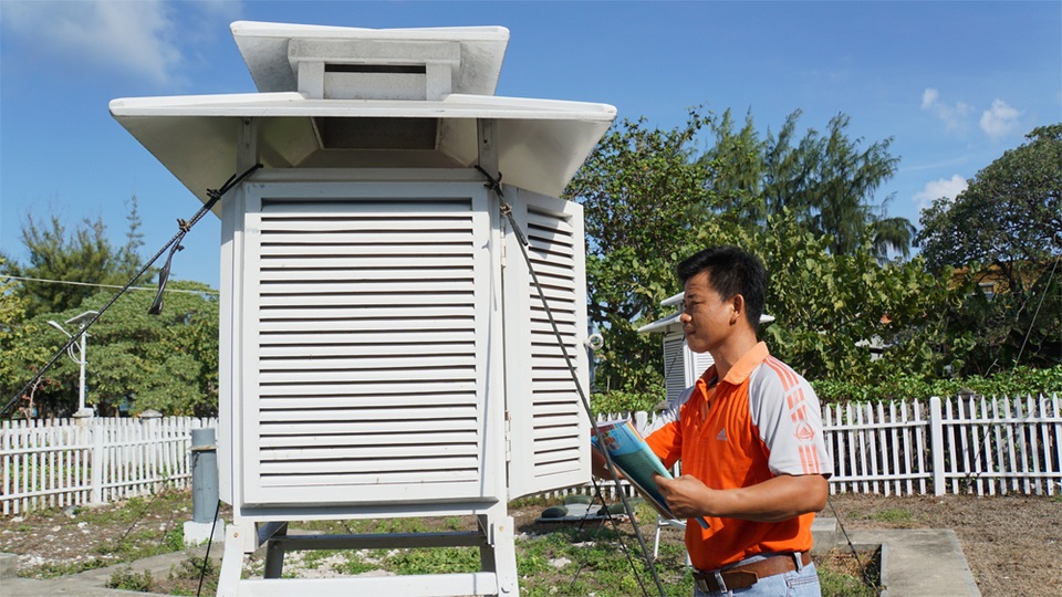 Chuyện những người bắt bệnh ông trời ở quần đảo Trường Sa - 1 Chuyện những người bắt bệnh ông trời ở quần đảo Trường Sa - 1