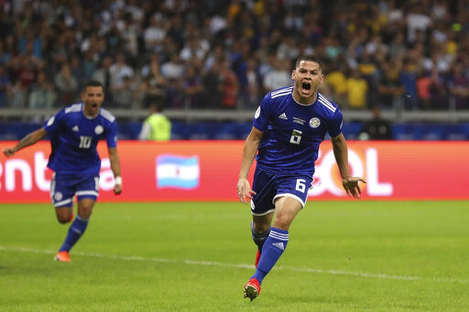 Messi ghi bàn, Argentina may mắn thoát thua Paraguay - 2