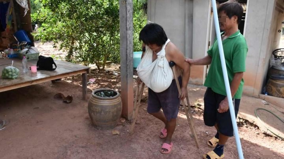 Bí ẩn người phụ nữ trung niên có bộ ngực phát triển không kiểm soát - 1 Bí ẩn người phụ nữ trung niên có bộ ngực phát triển không kiểm soát - 1