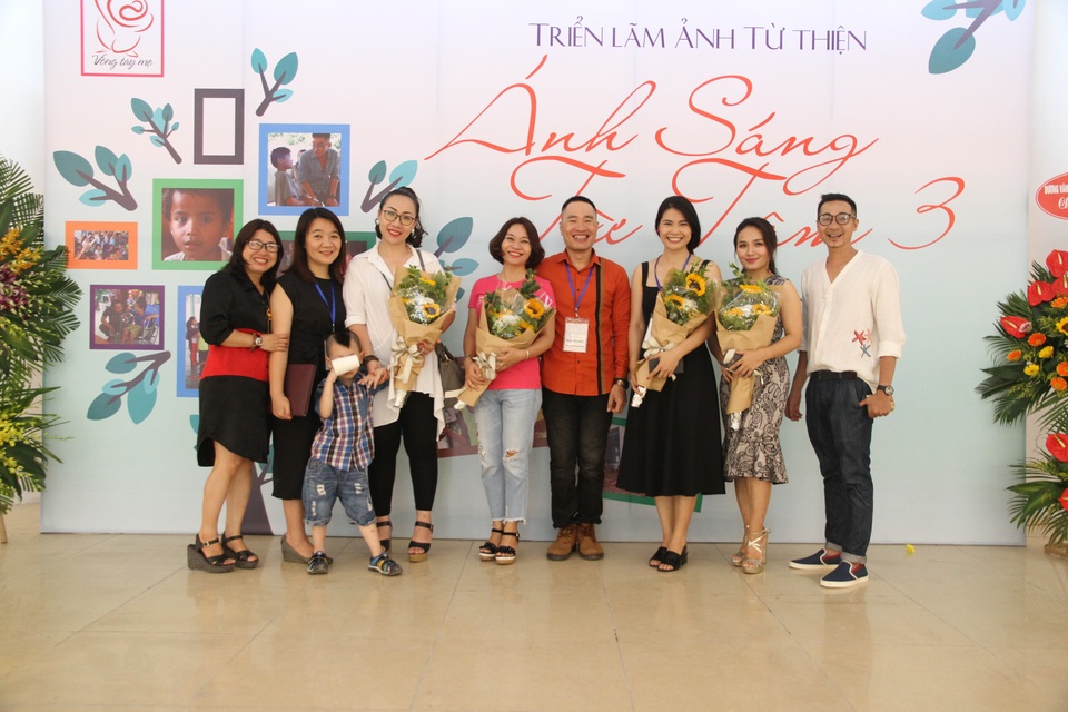 Các nhà báo tổ chức triển lãm gây quỹ từ thiện nhân ngày Báo chí Việt Nam - 1 Các nhà báo tổ chức triển lãm gây quỹ từ thiện nhân ngày Báo chí Việt Nam - 1