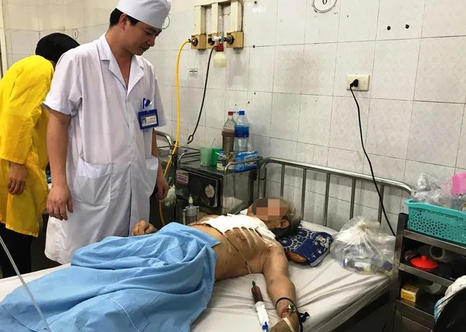 Cụ bà gần 90 tuổi bị thủng động mạch chủ được cứu sống thần kỳ - 1 Cụ bà gần 90 tuổi bị thủng động mạch chủ được cứu sống thần kỳ - 1