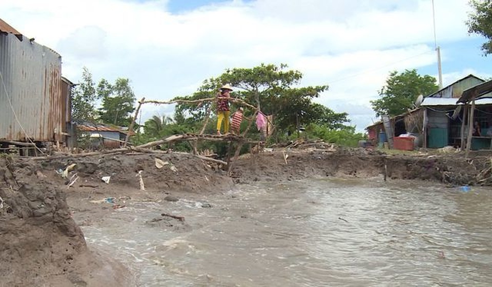 Sạt lở rất nghiêm trọng trên tuyến đê biển Kiên Giang - 4 Sạt lở rất nghiêm trọng trên tuyến đê biển Kiên Giang - 4