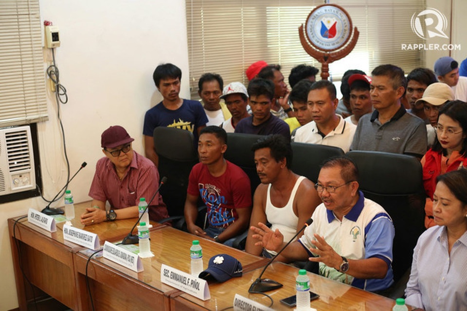 Ngư dân Philippines gặp nạn trên Biển Đông: “Người Việt Nam động viên, cứu giúp chúng tôi” - 2 Ngư dân Philippines gặp nạn trên Biển Đông: “Người Việt Nam động viên, cứu giúp chúng tôi” - 2