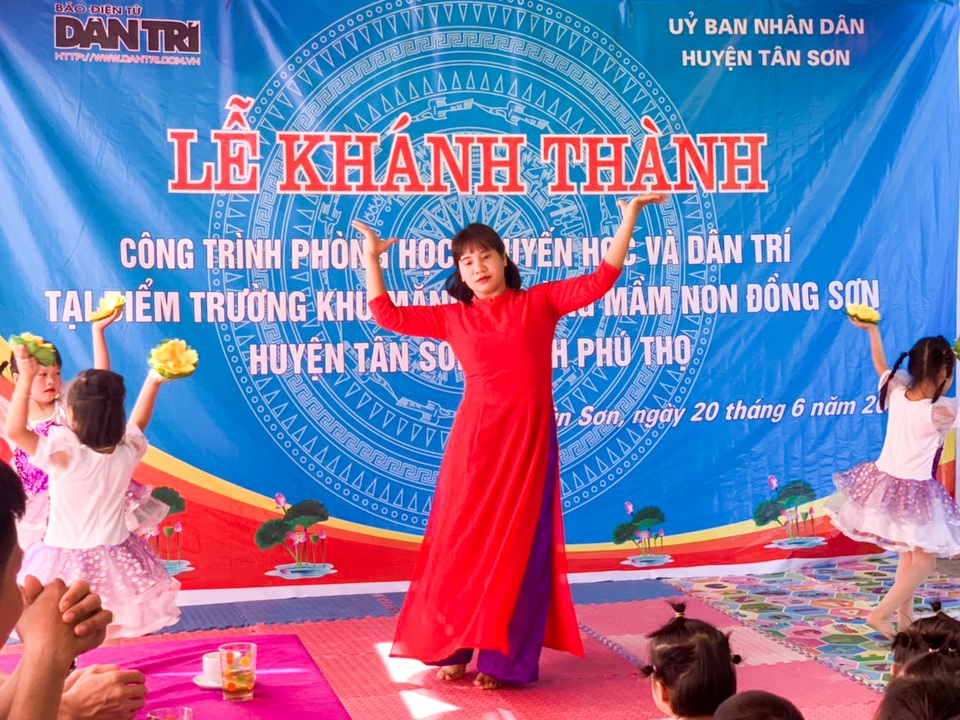 Phòng học Dân trí thứ 24 ra đời, tiếp tục nâng cánh ước mơ trẻ em vùng sâu, vùng xa - 10 Phòng học Dân trí thứ 24 ra đời, tiếp tục nâng cánh ước mơ trẻ em vùng sâu, vùng xa - 10
