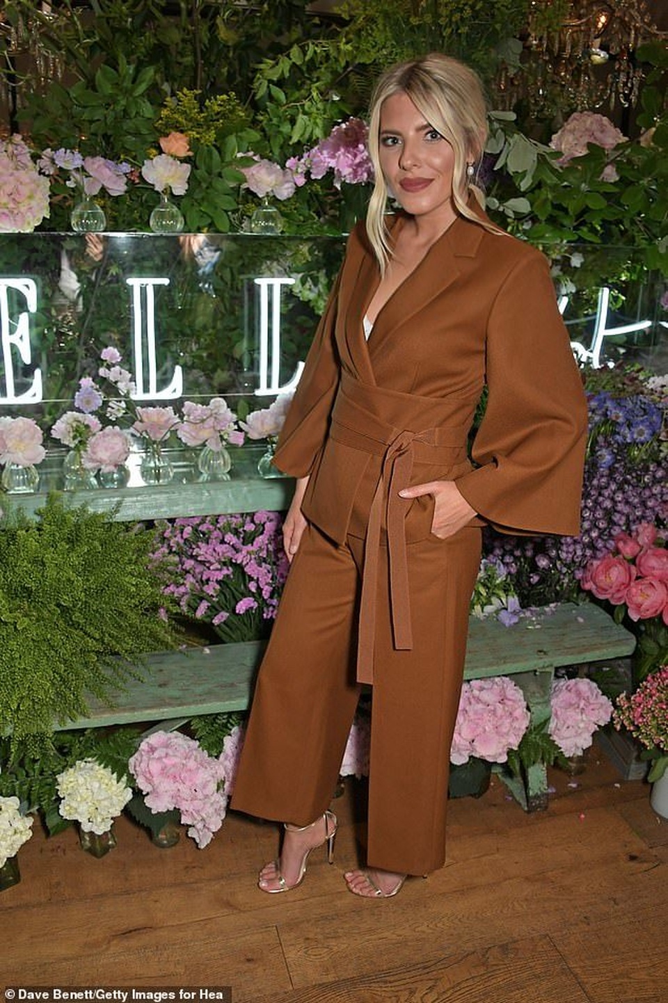 Lottie Moss hút ánh nhìn với váy xuyên thấu - 9 Lottie Moss hút ánh nhìn với váy xuyên thấu - 9