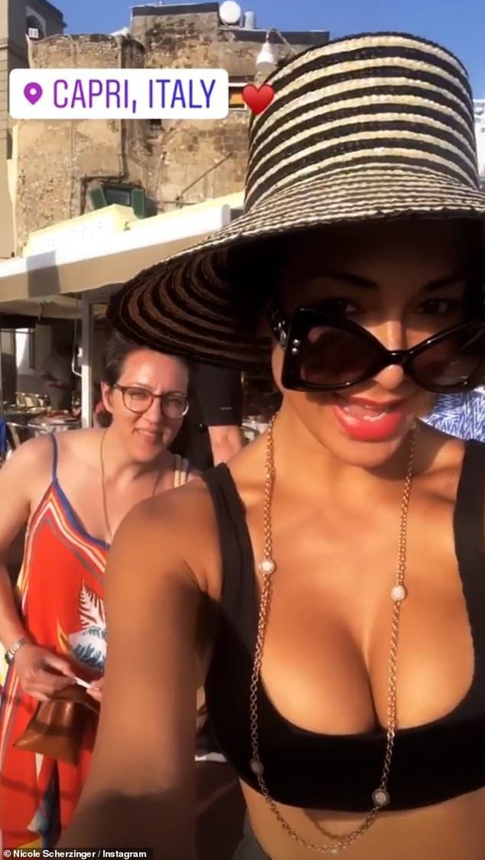 Nicole Scherzinger khoe ngực khủng với áo gợi cảm - 1 Nicole Scherzinger khoe ngực khủng với áo gợi cảm - 1