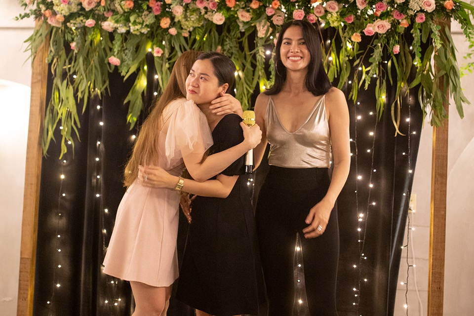 Thu Thủy khóc khi bạn trai kém 10 tuổi bất ngờ cầu hôn - 9 Thu Thủy khóc khi bạn trai kém 10 tuổi bất ngờ cầu hôn - 9