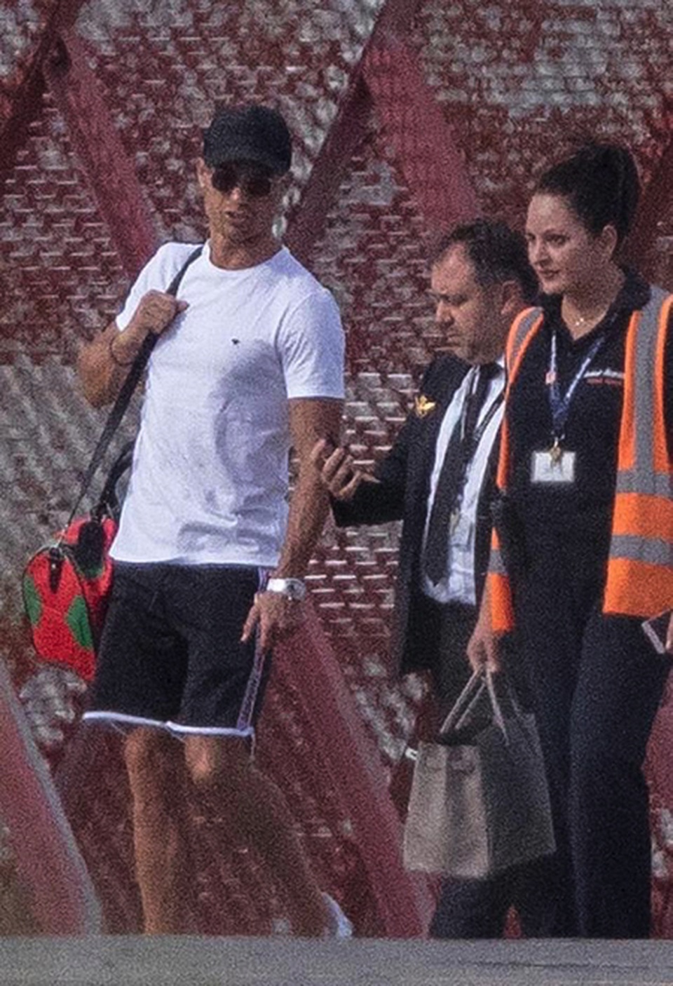 C.Ronaldo tràn đầy năng lượng sau kỳ nghỉ hè cùng gia đình - 3