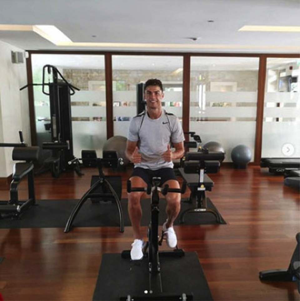 C.Ronaldo tràn đầy năng lượng sau kỳ nghỉ hè cùng gia đình - 4