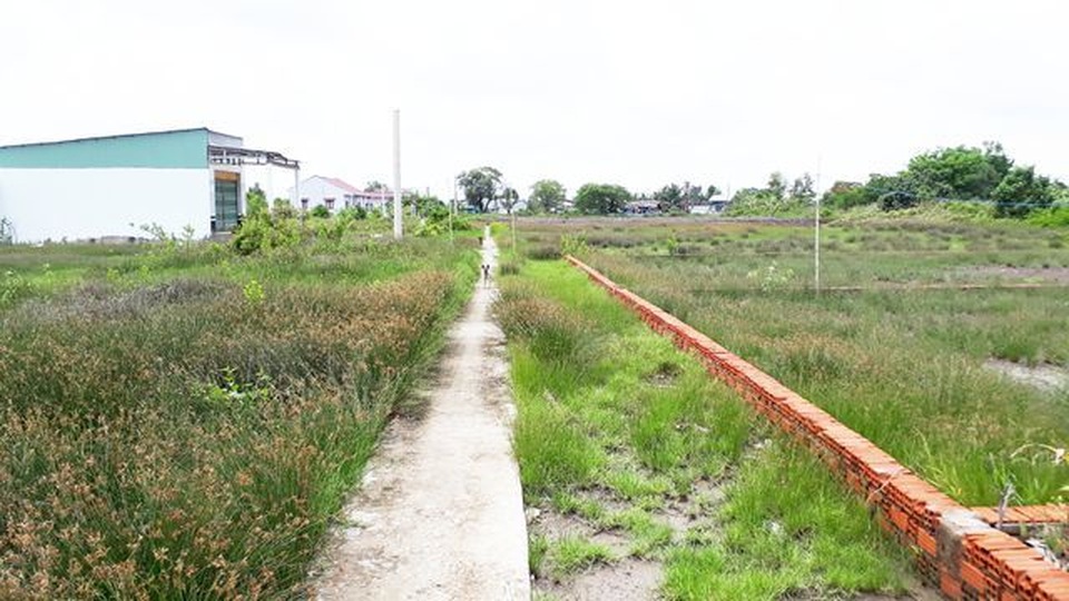 Vụ “công dân tố cáo sai phạm đất đai, Chủ tịch huyện bị kiểm điểm”: Kỷ luật 2 cán bộ - 2 Vụ “công dân tố cáo sai phạm đất đai, Chủ tịch huyện bị kiểm điểm”: Kỷ luật 2 cán bộ - 2