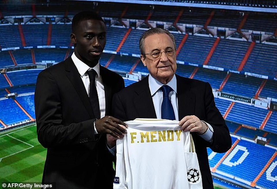 Tân binh 50 triệu bảng tâng bóng hỏng trong ngày ra mắt Real Madrid - 4 Tân binh 50 triệu bảng tâng bóng hỏng trong ngày ra mắt Real Madrid - 4