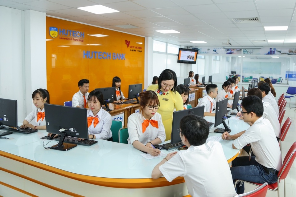 Học từ doanh nghiệp, sinh viên HUTECH giàu kinh nghiệm ngay trước khi ra trường - 1 Học từ doanh nghiệp, sinh viên HUTECH giàu kinh nghiệm ngay trước khi ra trường - 1