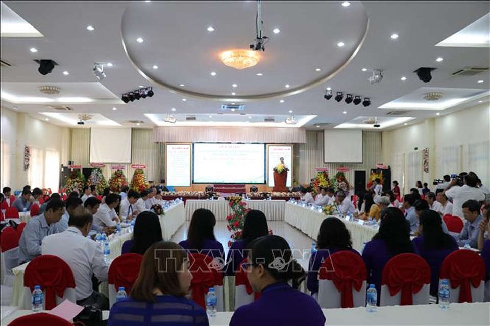 Báo chí trước thách thức từ mạng xã hội - 1 Báo chí trước thách thức từ mạng xã hội - 1