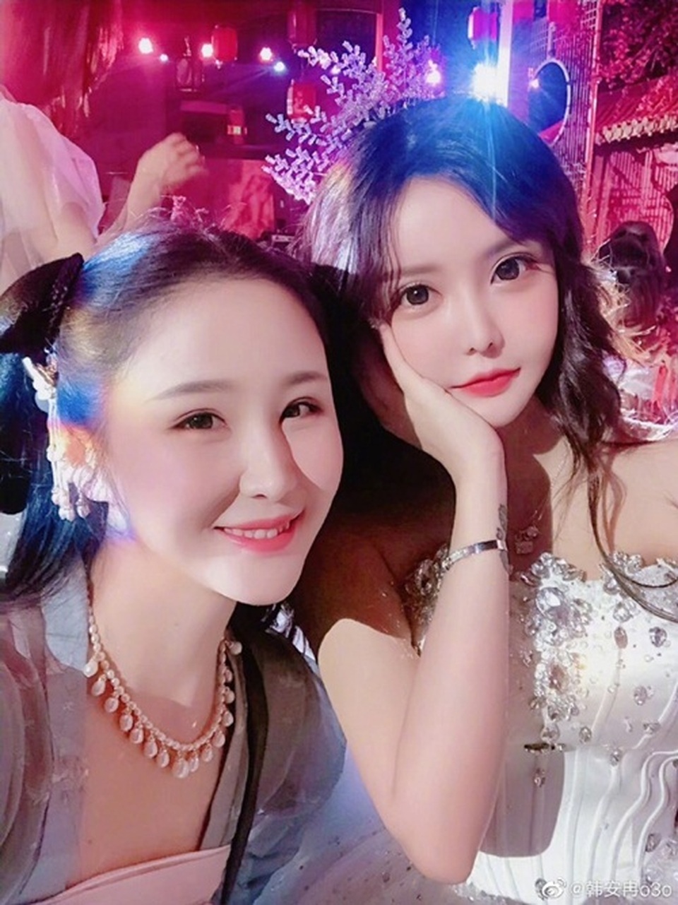 Dàn hot girl đình đám lộ mặt thật trong đám cưới khiến dân tình hốt hoảng - 4 Dàn hot girl đình đám lộ mặt thật trong đám cưới khiến dân tình hốt hoảng - 4