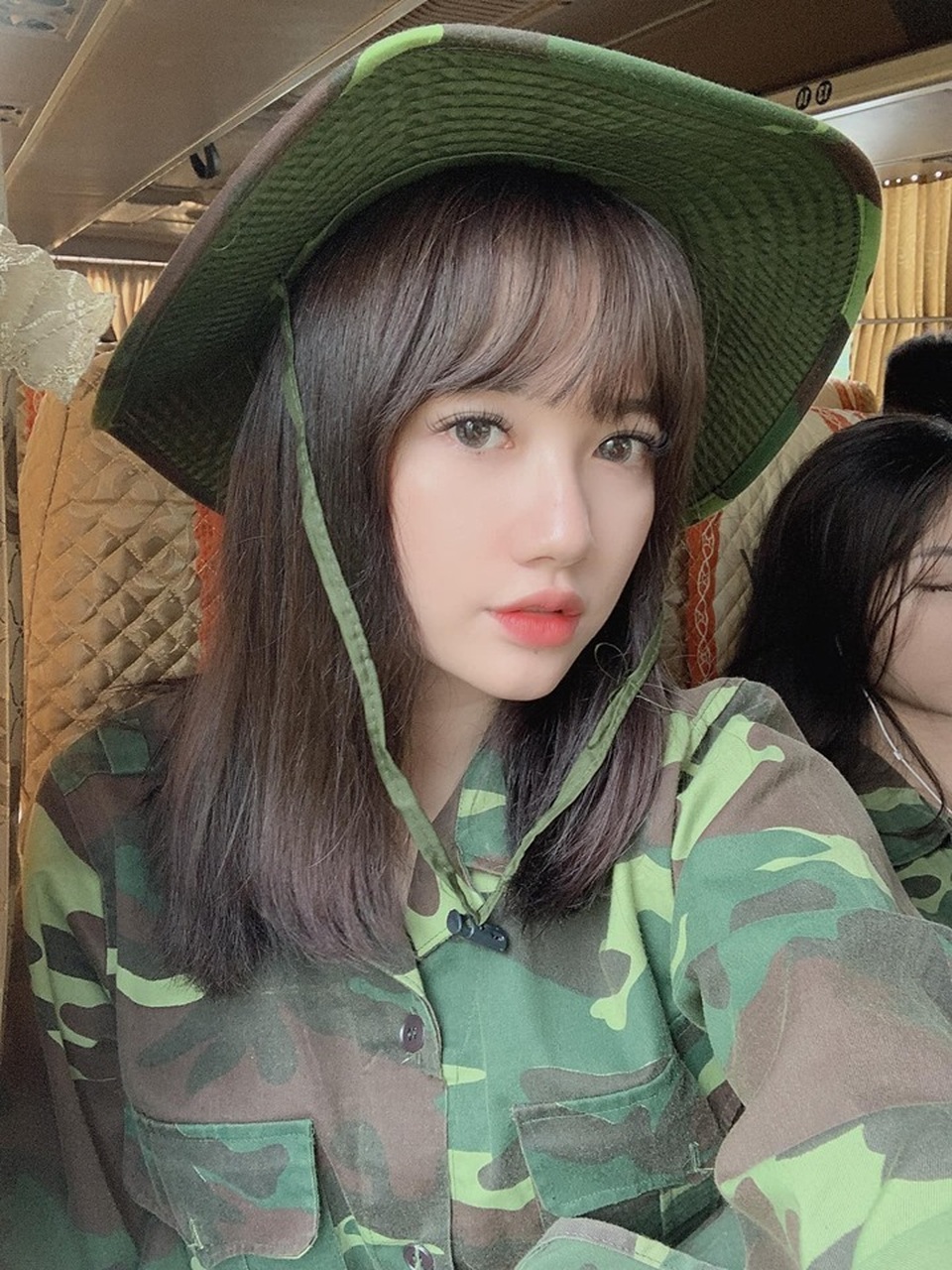 Bảo Hân Về nhà đi con lộ ảnh bạn cùng lớp toàn là mỹ nhân - 7 Bảo Hân Về nhà đi con lộ ảnh bạn cùng lớp toàn là mỹ nhân - 7
