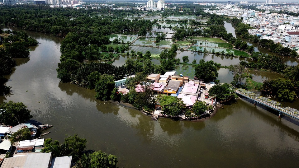 Sài Gòn: Độc đáo ngôi đình hơn 150 năm tuổi giữa dòng kênh Đôi - 1 Sài Gòn: Độc đáo ngôi đình hơn 150 năm tuổi giữa dòng kênh Đôi - 1