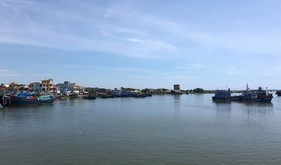 Quảng Ngãi: Cửa biển bồi lấp, ngư dân gặp khó - 3 Quảng Ngãi: Cửa biển bồi lấp, ngư dân gặp khó - 3
