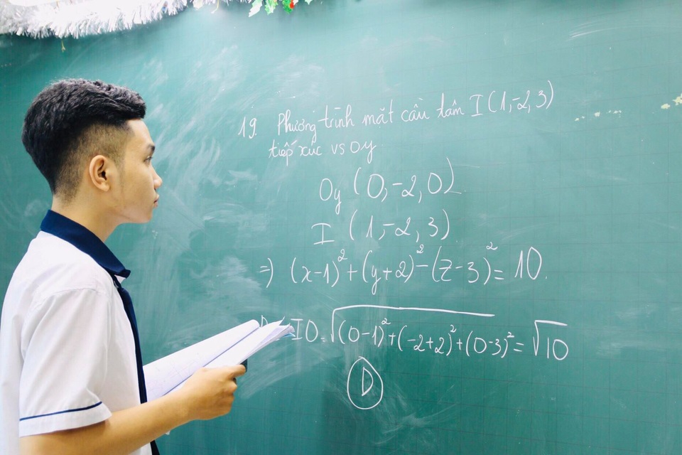 Ráo riết ôn thi đến cận “giờ G” - 2 Ráo riết ôn thi đến cận “giờ G” - 2