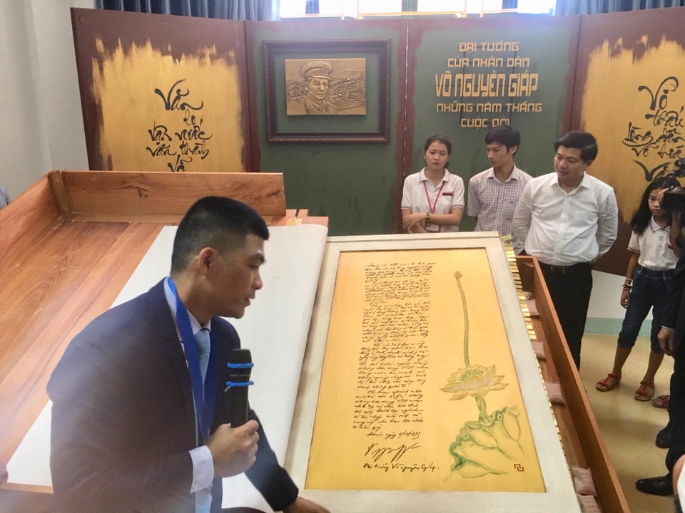 Sách thư pháp về Đại tướng Võ Nguyên Giáp xác lập kỷ lục thế giới - 2 Sách thư pháp về Đại tướng Võ Nguyên Giáp xác lập kỷ lục thế giới - 2