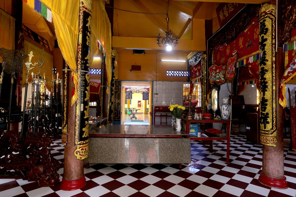 Sài Gòn: Độc đáo ngôi đình hơn 150 năm tuổi giữa dòng kênh Đôi - 8 Sài Gòn: Độc đáo ngôi đình hơn 150 năm tuổi giữa dòng kênh Đôi - 8