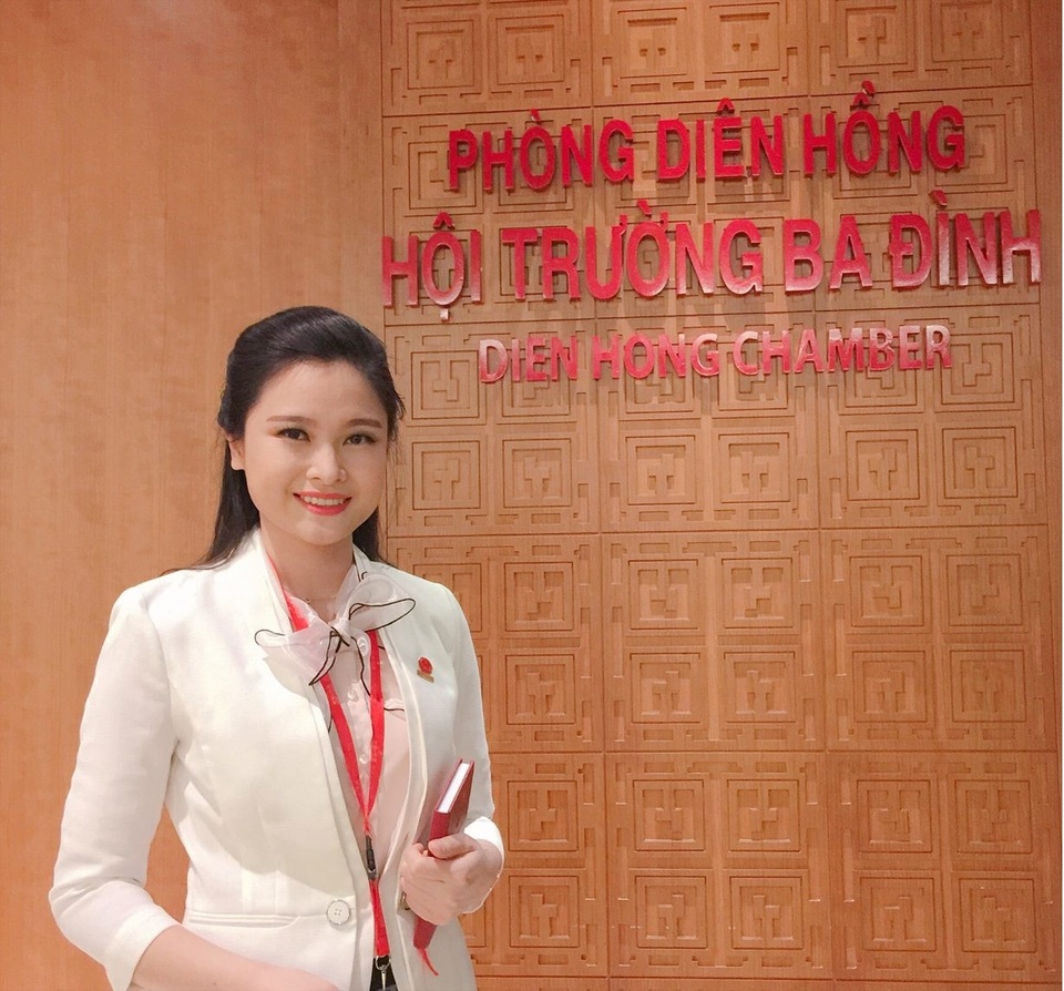 BTV thời sự không tuổi Khánh Ly từng bị đe doạ khi viết điều tra - 2 BTV thời sự không tuổi Khánh Ly từng bị đe doạ khi viết điều tra - 2
