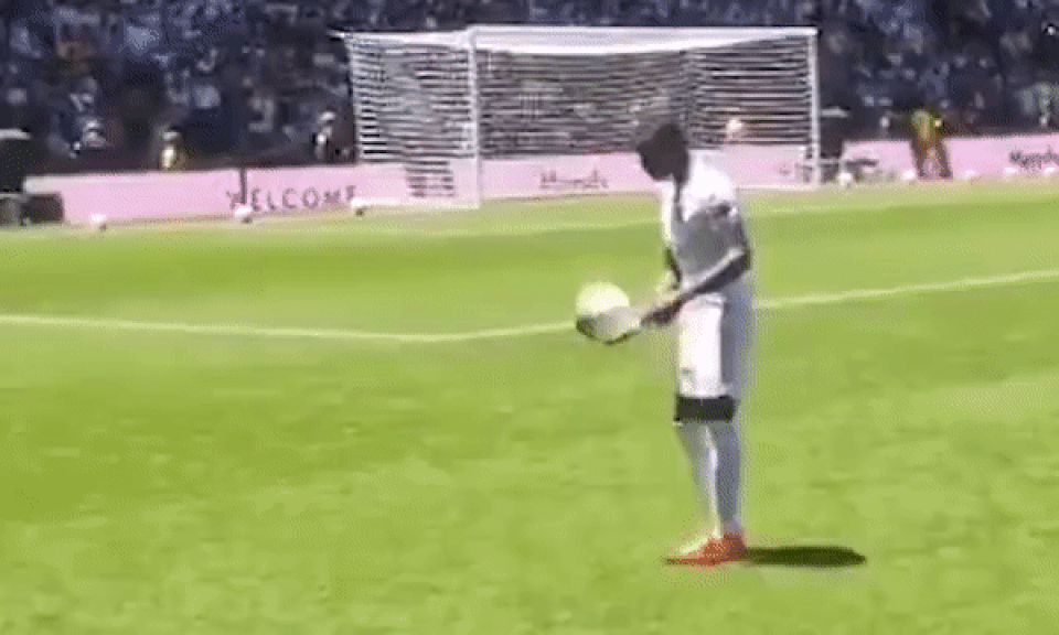 Tân binh 50 triệu bảng tâng bóng hỏng trong ngày ra mắt Real Madrid - 3 Tân binh 50 triệu bảng tâng bóng hỏng trong ngày ra mắt Real Madrid - 3
