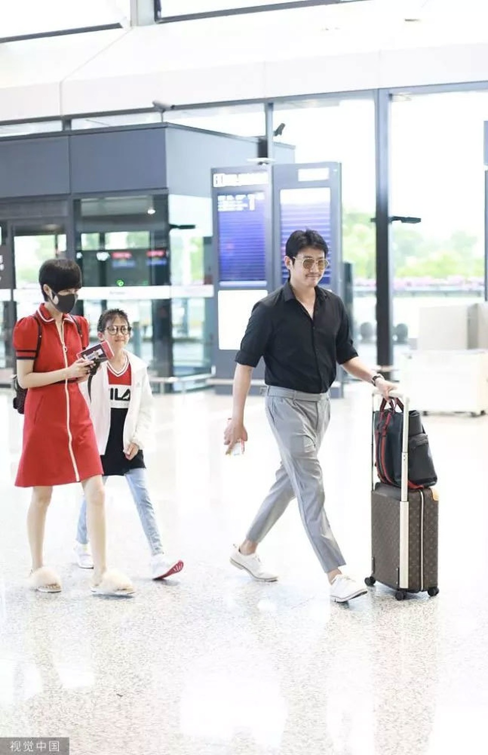 “Bao Thanh Thiên” Lục Nghị đánh mất vẻ ngoài cuốn hút vì tăng cân! - 4 “Bao Thanh Thiên” Lục Nghị đánh mất vẻ ngoài cuốn hút vì tăng cân! - 4