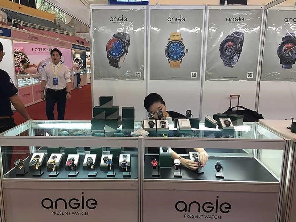 Nhiều đại gia quyết định bán đồng hồ - 1 Nhiều đại gia quyết định bán đồng hồ - 1
