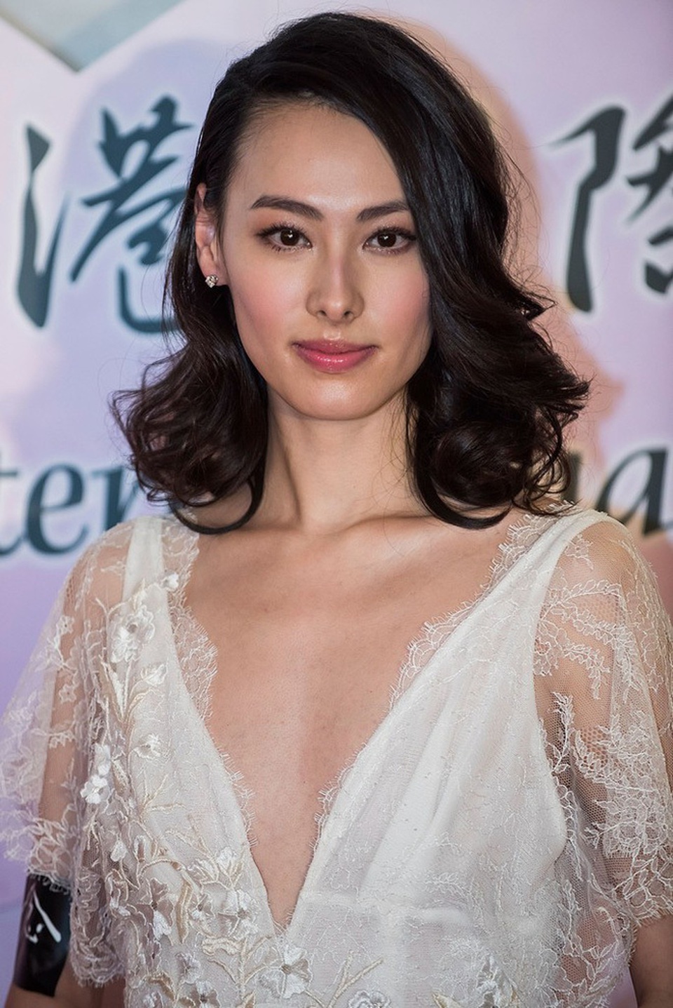 Lương Lạc Thi làm mẹ đơn thân sau khi giấc mơ “Nàng Lọ Lem” tan vỡ - 5 Lương Lạc Thi làm mẹ đơn thân sau khi giấc mơ “Nàng Lọ Lem” tan vỡ - 5