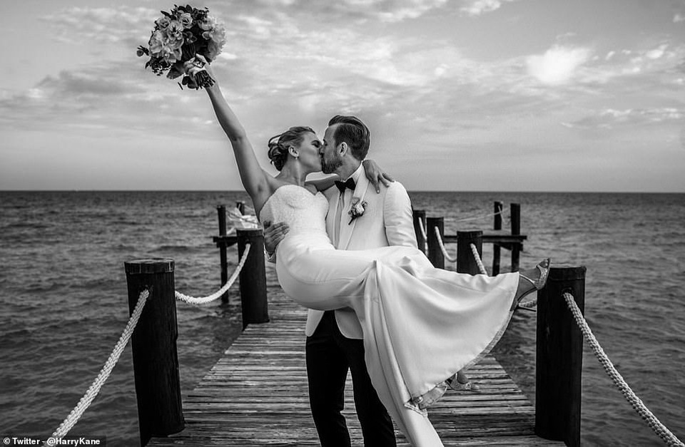 Huấn luyện viên thể dục cưới danh thủ Harry Kane - 1