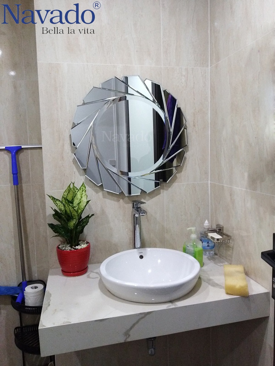 10 mẫu gương trang trí phòng tắm đẹp miễn chê khiến bạn cảm thấy bối rối - 1 10 mẫu gương trang trí phòng tắm đẹp miễn chê khiến bạn cảm thấy bối rối - 1