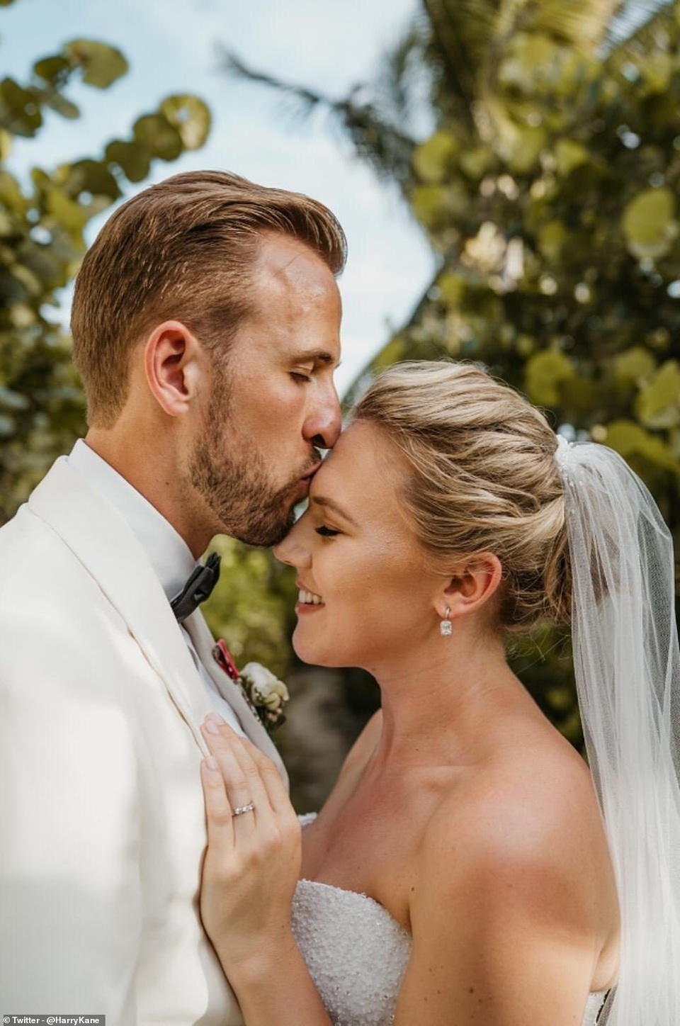 Huấn luyện viên thể dục cưới danh thủ Harry Kane - 2