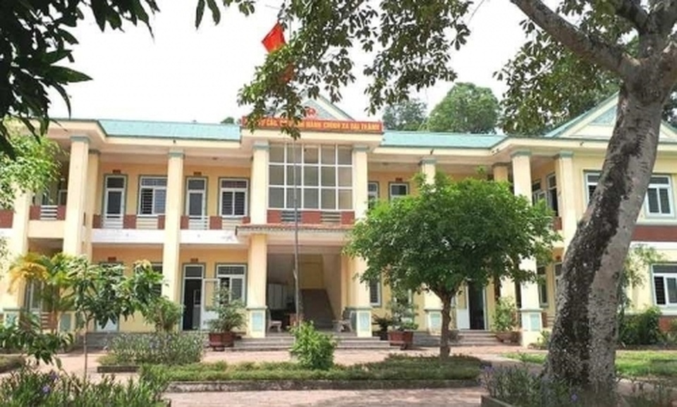 Tìm cách liên lạc với chủ tịch xã bất ngờ từ chức rồi mất tích cùng gia đình - 1