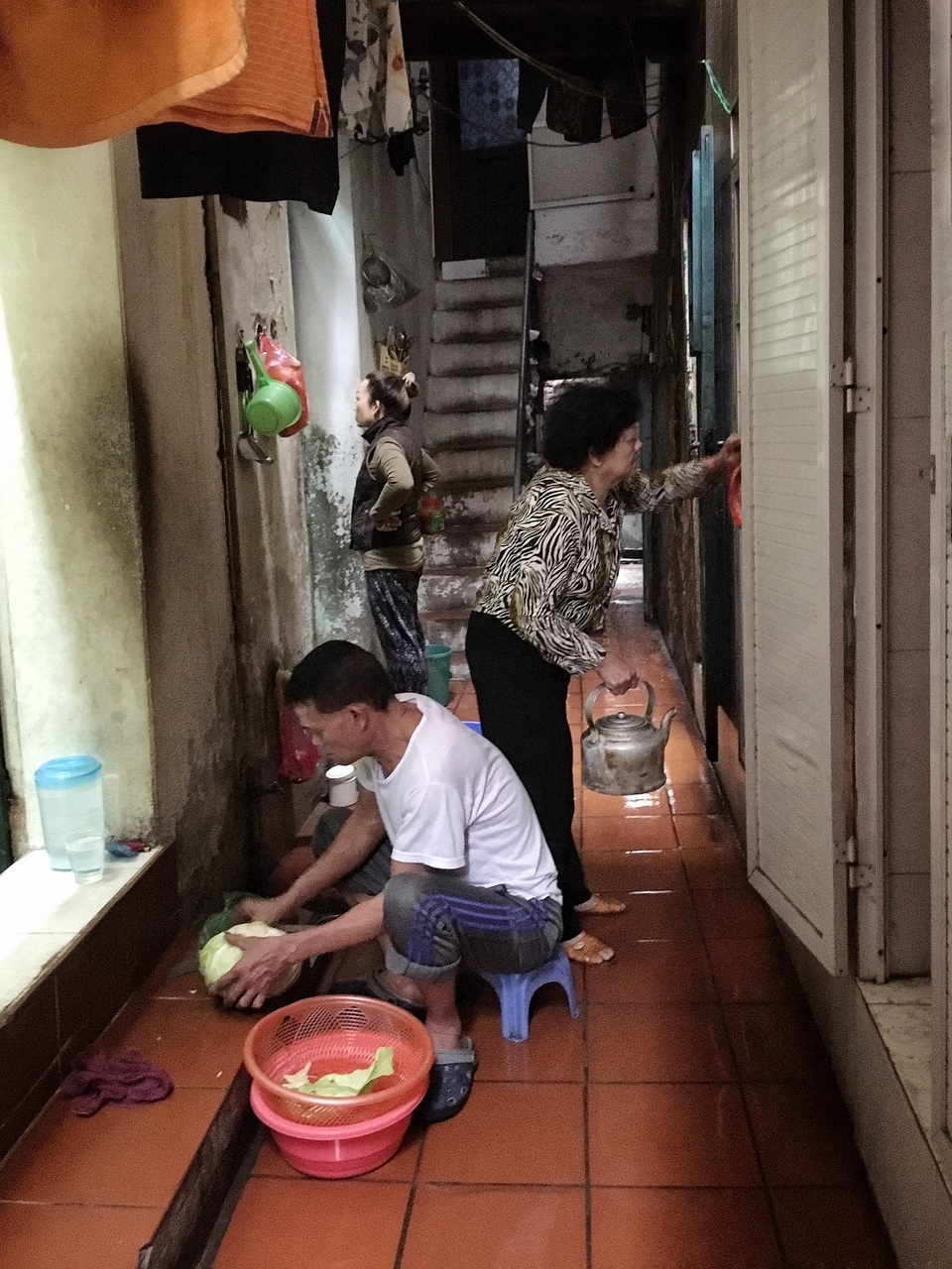 Chuyện bi - hài trong những con ngõ ngày cũng như đêm ở Hà Nội - 4 Chuyện bi - hài trong những con ngõ ngày cũng như đêm ở Hà Nội - 4