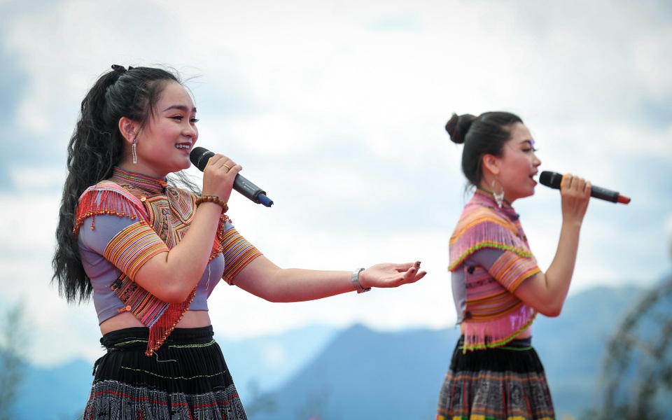 Hàng ngàn du khách đổ về Sa Pa tham dự lễ hội đua ngựa Vó ngựa trên mây - 9 Hàng ngàn du khách đổ về Sa Pa tham dự lễ hội đua ngựa Vó ngựa trên mây - 9