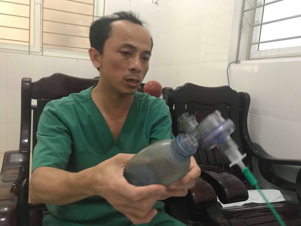 Lời kể của bác sỹ về 7 phút sinh tử cứu cháu bé hóc thạch từ cõi chết trở về - 3 Lời kể của bác sỹ về 7 phút sinh tử cứu cháu bé hóc thạch từ cõi chết trở về - 3