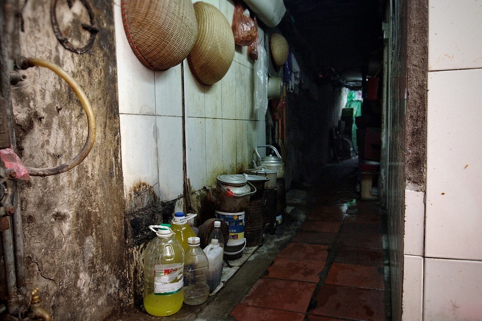 Chuyện bi - hài trong những con ngõ ngày cũng như đêm ở Hà Nội - 8 Chuyện bi - hài trong những con ngõ ngày cũng như đêm ở Hà Nội - 8