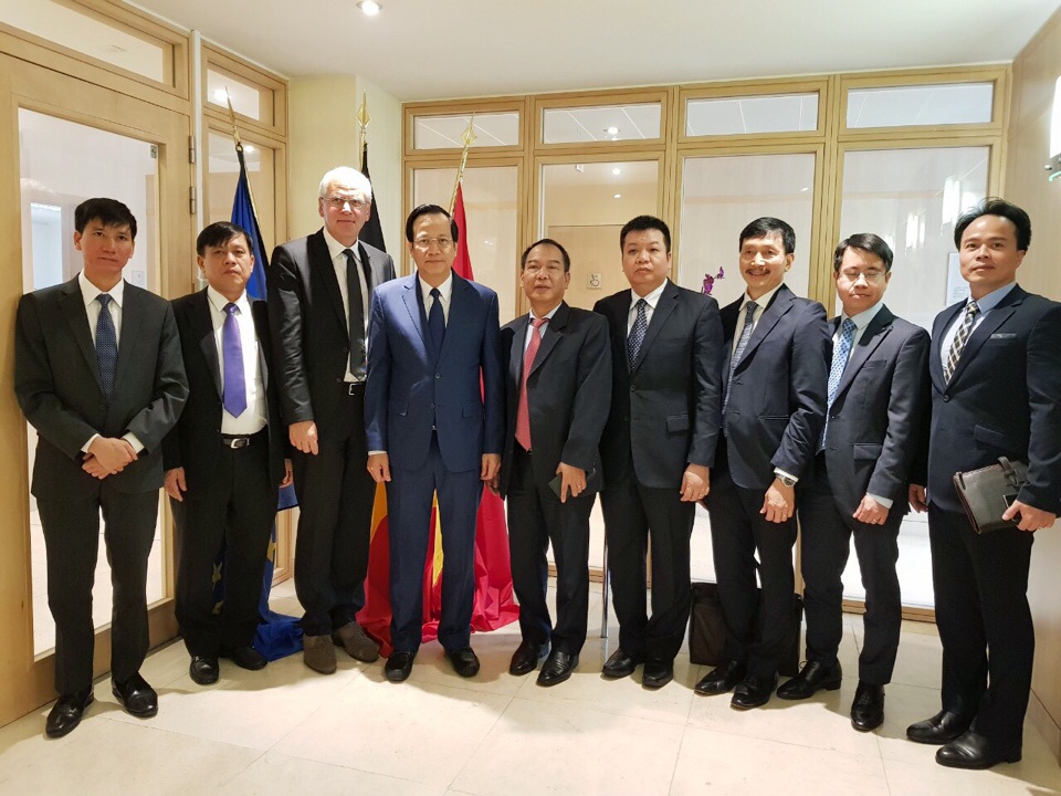 Trước thềm EVFTA: Cam kết sửa đổi nhiều quy định về lao động, tiền lương - 3 Trước thềm EVFTA: Cam kết sửa đổi nhiều quy định về lao động, tiền lương - 3