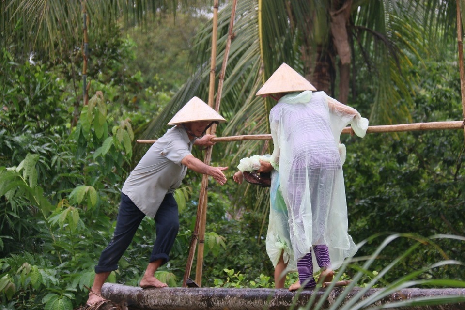 Xây cầu đến lớp - Cần nhiều hơn nữa những tấm lòng - 1 Xây cầu đến lớp - Cần nhiều hơn nữa những tấm lòng - 1
