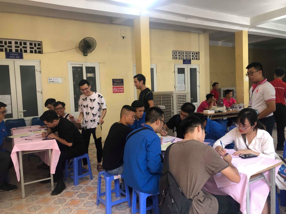 Người dân có thể hiến máu ngay trên phố cổ - 1 Người dân có thể hiến máu ngay trên phố cổ - 1