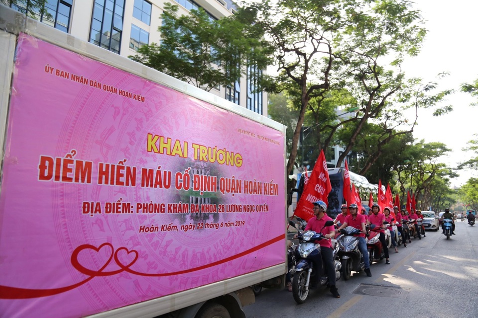 Người dân có thể hiến máu ngay trên phố cổ - 2 Người dân có thể hiến máu ngay trên phố cổ - 2