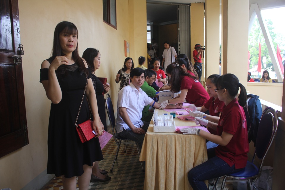 Hơn 1.000 người dân phố núi tham gia ngày hội hiến máu - 1 Hơn 1.000 người dân phố núi tham gia ngày hội hiến máu - 1