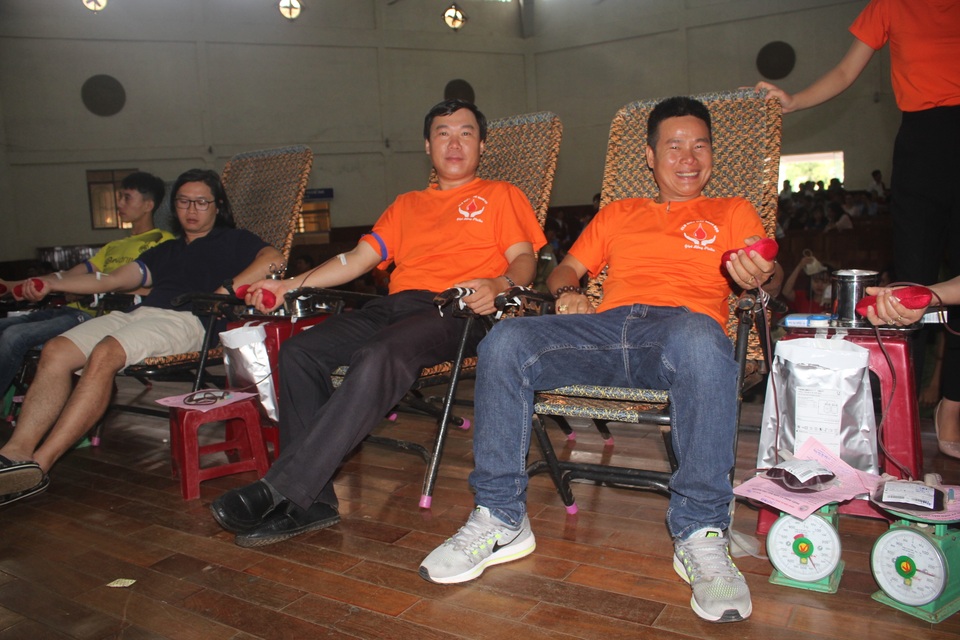 Hơn 1.000 người dân phố núi tham gia ngày hội hiến máu - 3 Hơn 1.000 người dân phố núi tham gia ngày hội hiến máu - 3