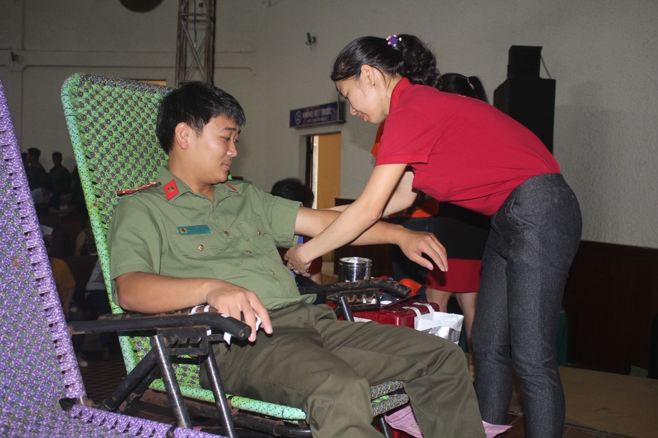 Hơn 1.000 người dân phố núi tham gia ngày hội hiến máu - 2 Hơn 1.000 người dân phố núi tham gia ngày hội hiến máu - 2