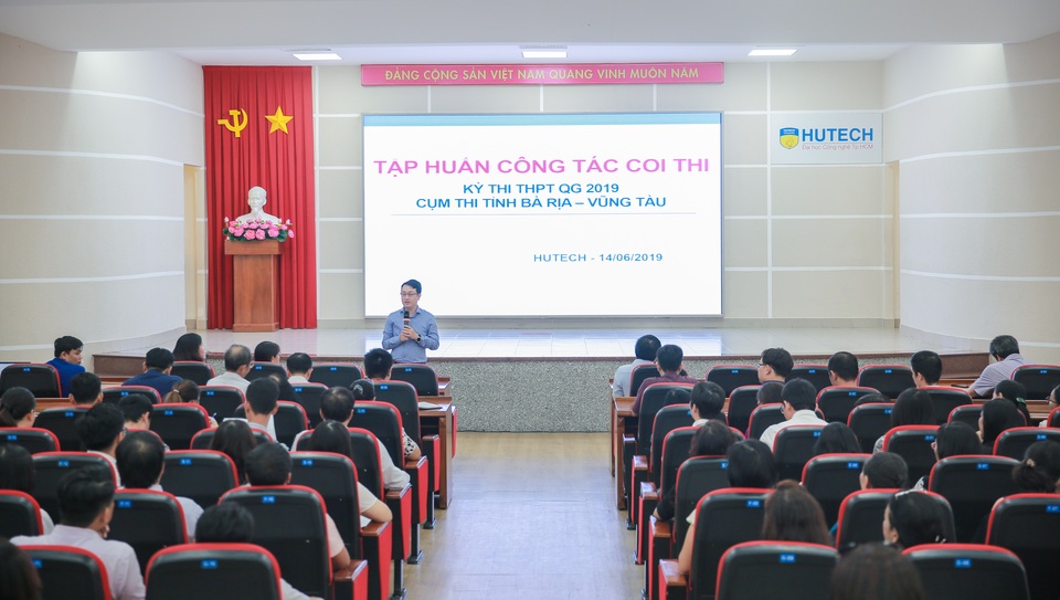 Giảng viên các trường ĐH bắt đầu về tỉnh coi thi - 4 Giảng viên các trường ĐH bắt đầu về tỉnh coi thi - 4