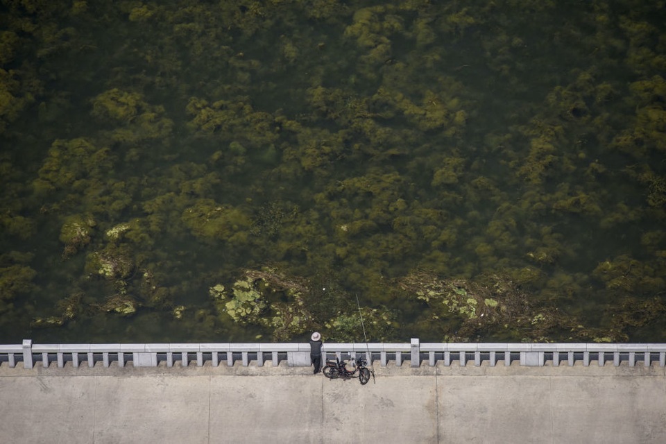 Người dân Triều Tiên giải nhiệt dưới cái nắng đổ lửa mùa hè thế nào? - 7